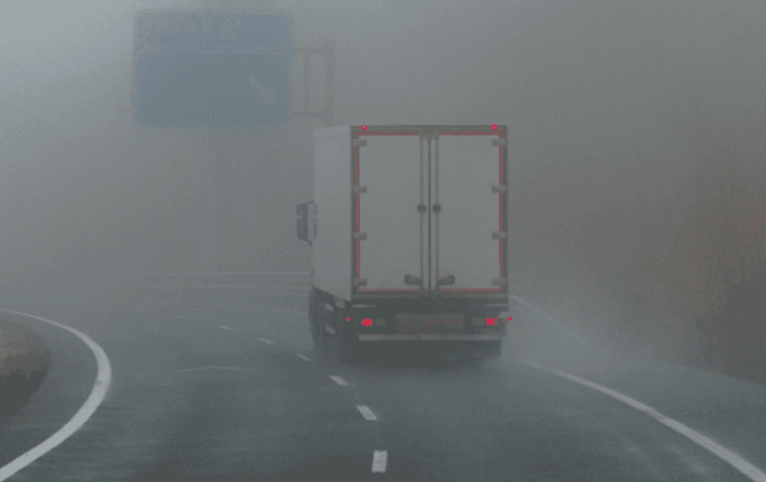Dirigir com neblina: guia de sobrevivência e manutenção do caminhão no inverno Dirigir com neblina: guia de sobrevivência e manutenção do caminhão no inverno